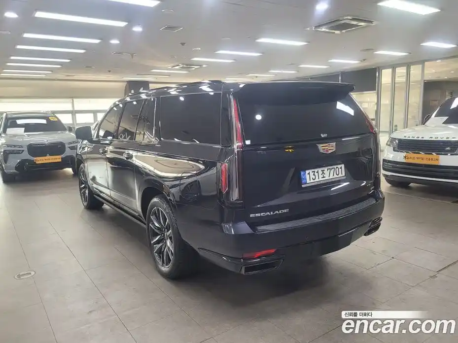 Cadillac Escalade 2022 6.2 гидро, фото 2