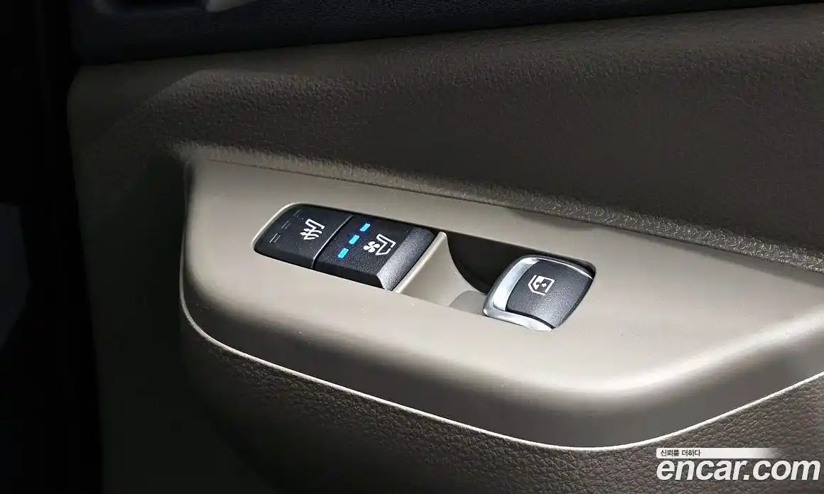 Kia Carnival 2024 1.6 автомат (гидро), фото 17