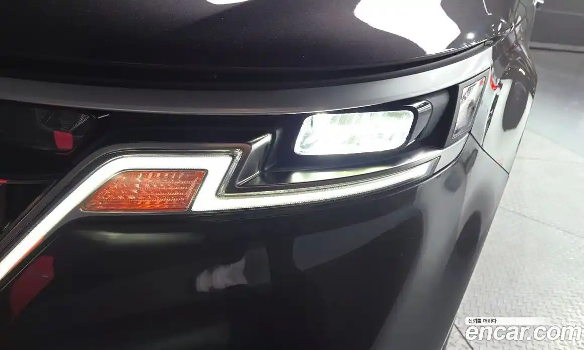 Kia Carnival 2023 2.2 автомат (гидро), фото 8
