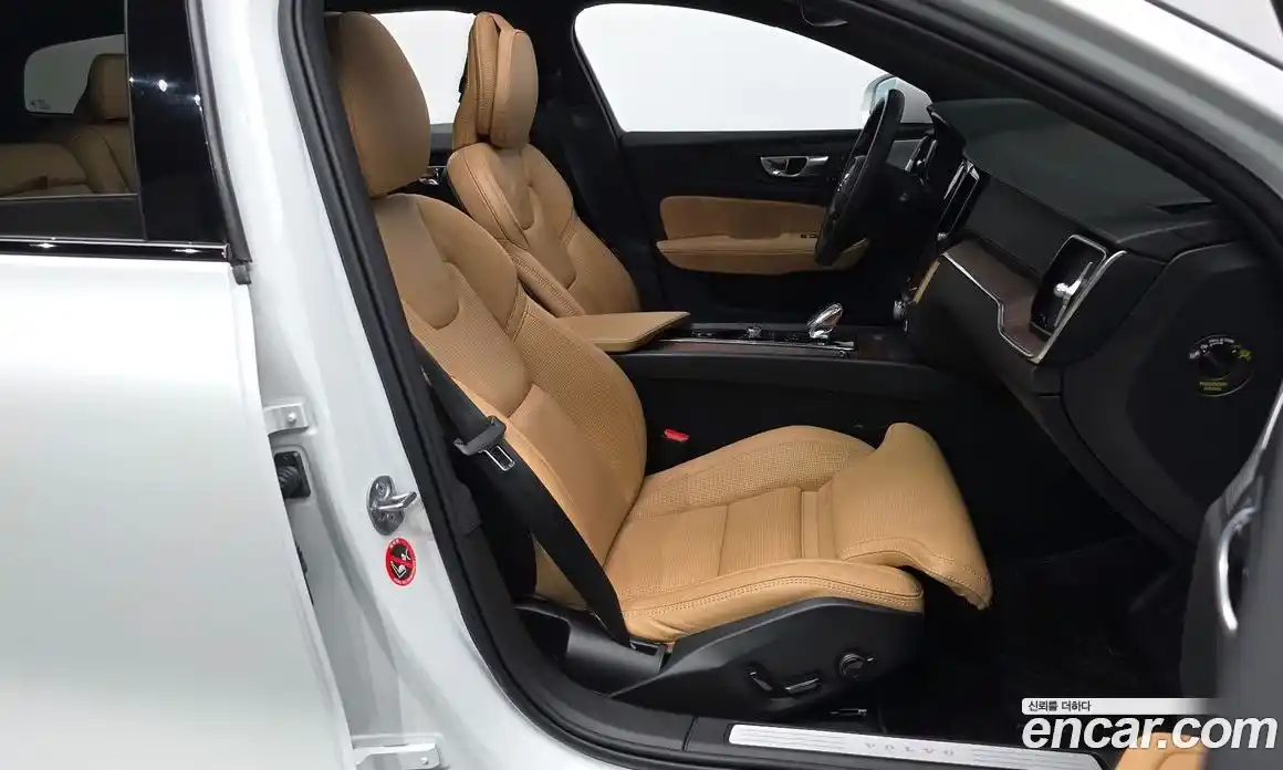 Volvo V60 2023 2.0 автомат (гидро), фото 11