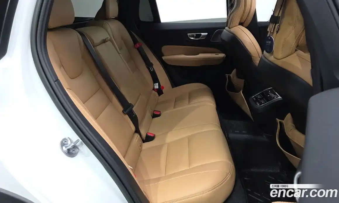 Volvo V60 2023 2.0 автомат (гидро), фото 12