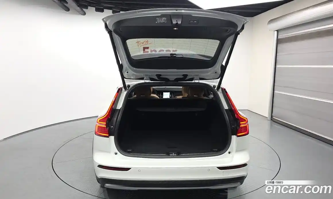 Volvo V60 2023 2.0 автомат (гидро), фото 20