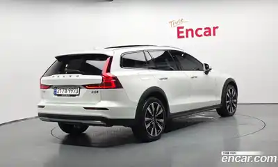 Volvo V60 2023 2.0 автомат (гидро), миниатюра 2