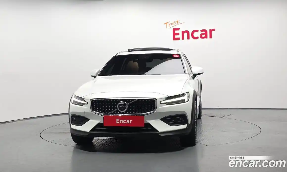 Volvo V60 2023 2.0 автомат (гидро), фото 3
