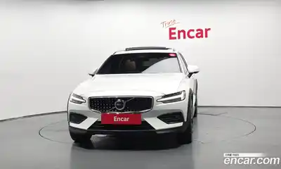 Volvo V60 2023 2.0 автомат (гидро), миниатюра 3