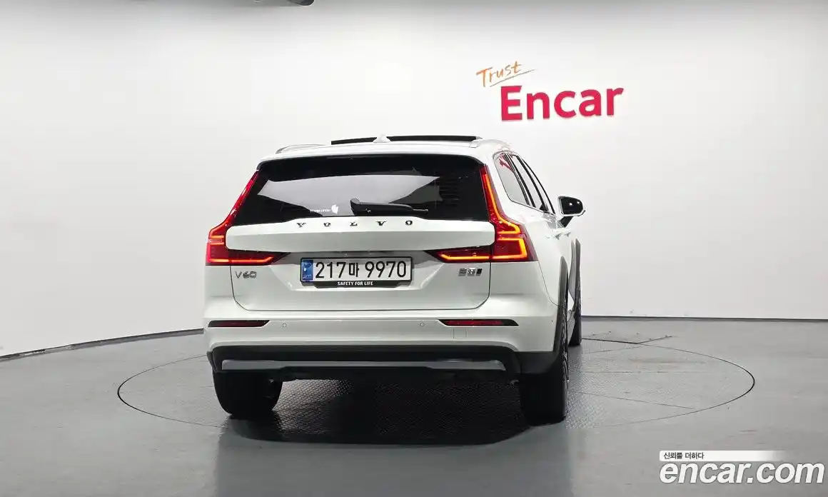 Volvo V60 2023 2.0 автомат (гидро), фото 4
