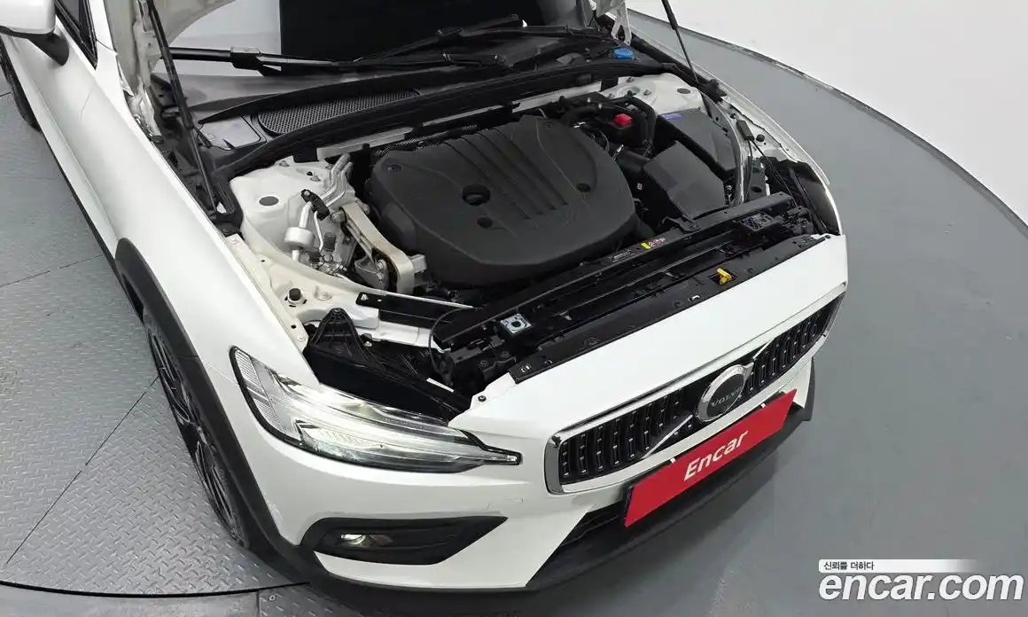 Volvo V60 2023 2.0 автомат (гидро), фото 6