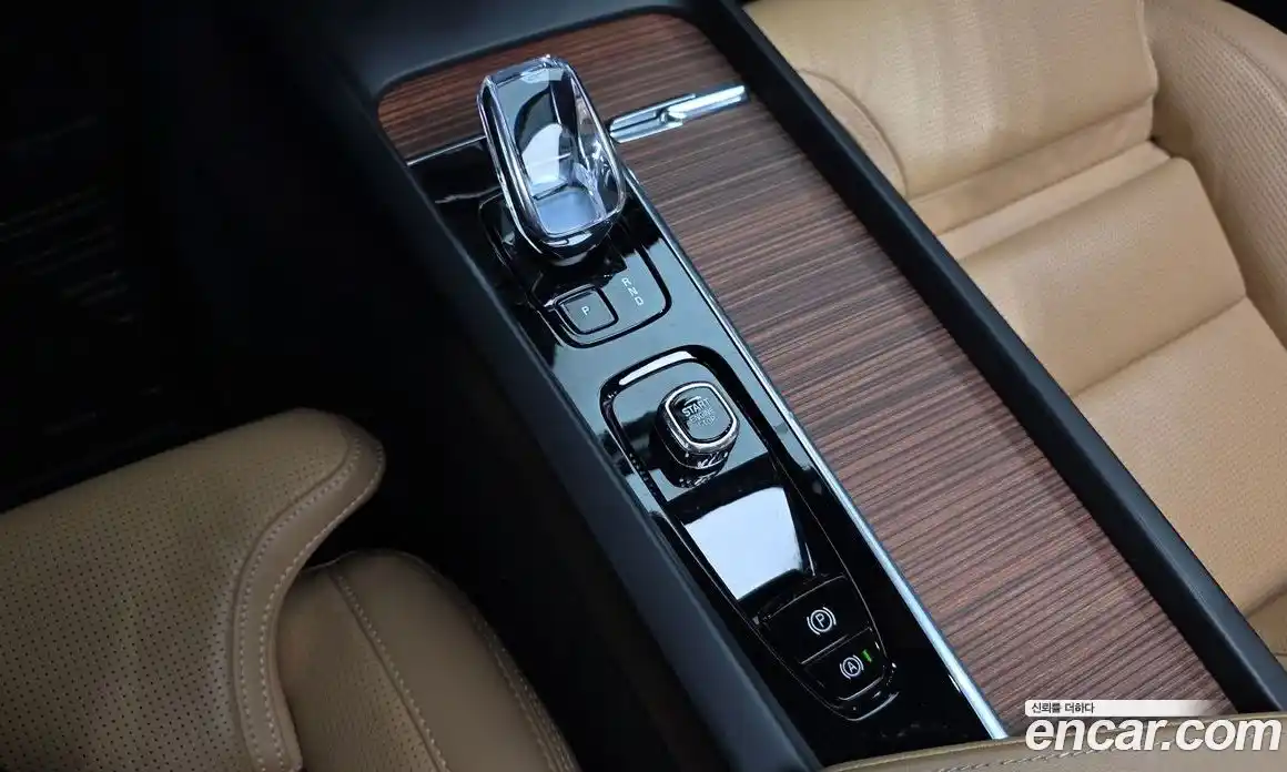 Volvo V60 2023 2.0 автомат (гидро), фото 9