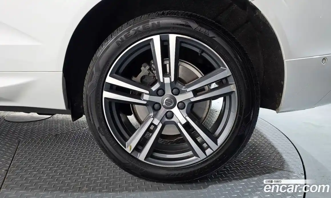 Volvo XC60 2020 2.0 автомат (гидро), фото 7