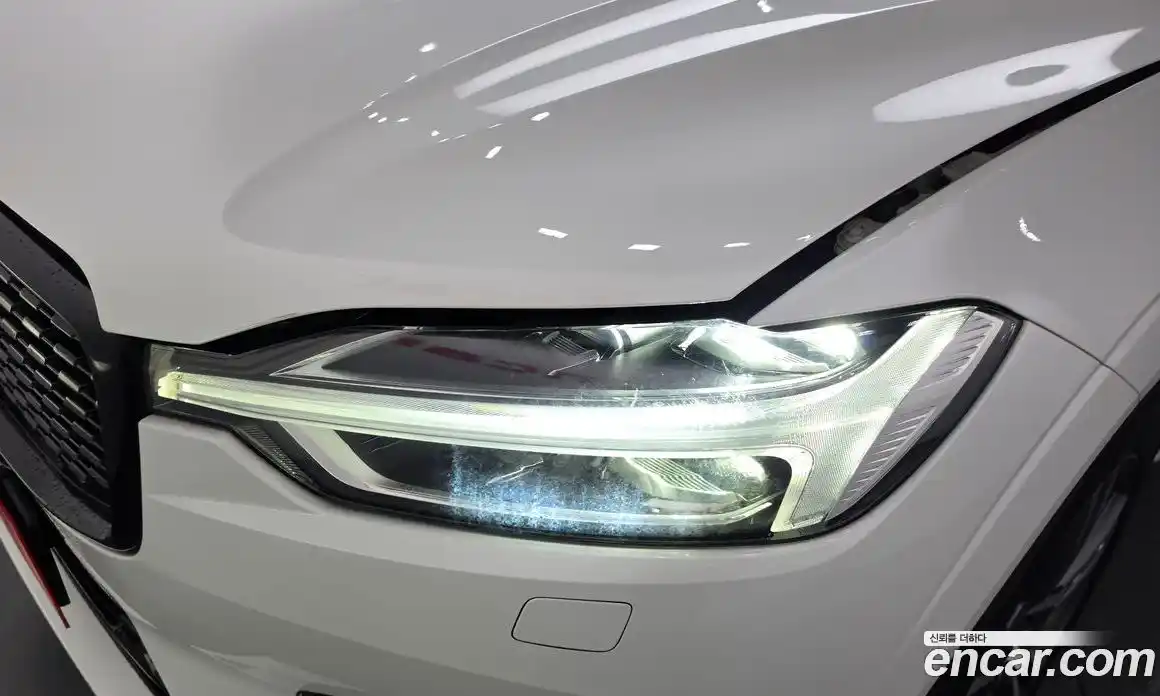 Volvo XC60 2020 2.0 автомат (гидро), фото 8