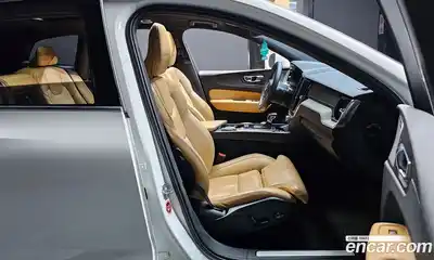 Volvo XC60 2019 2.0 автомат (гидро), миниатюра 11