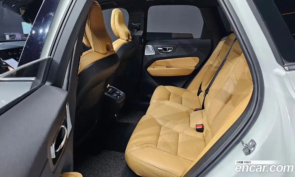 Volvo XC60 2019 2.0 автомат (гидро), фото 12