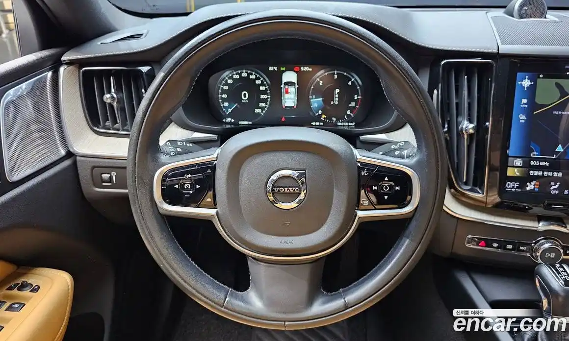 Volvo XC60 2019 2.0 автомат (гидро), фото 13