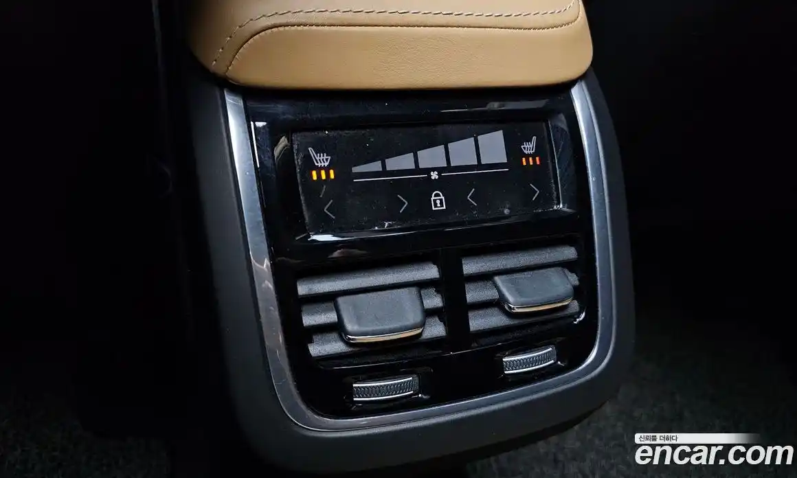 Volvo XC60 2019 2.0 автомат (гидро), фото 17