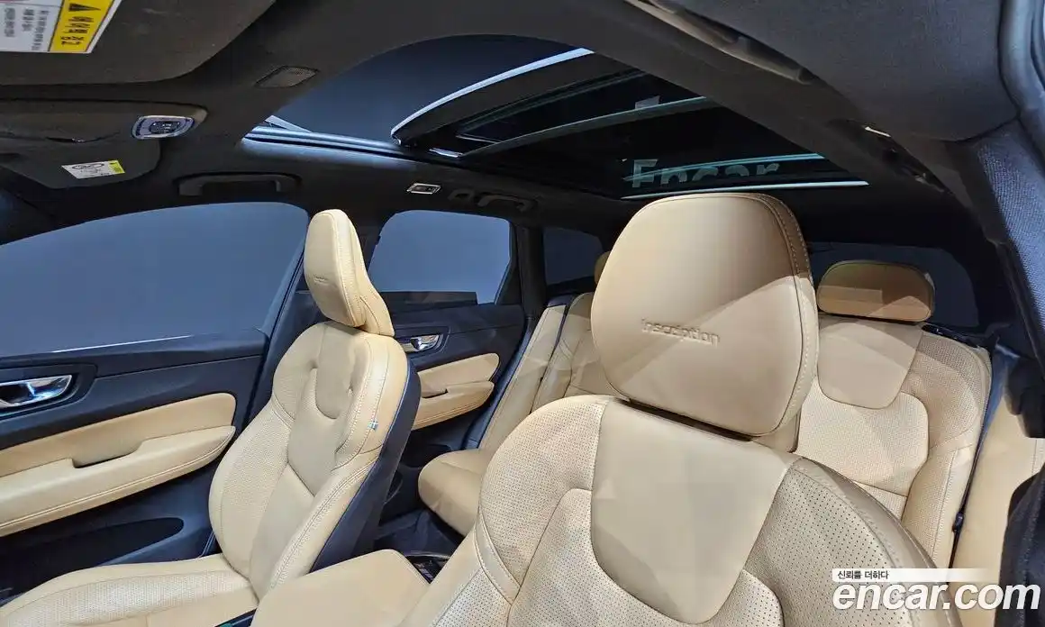 Volvo XC60 2019 2.0 автомат (гидро), фото 18