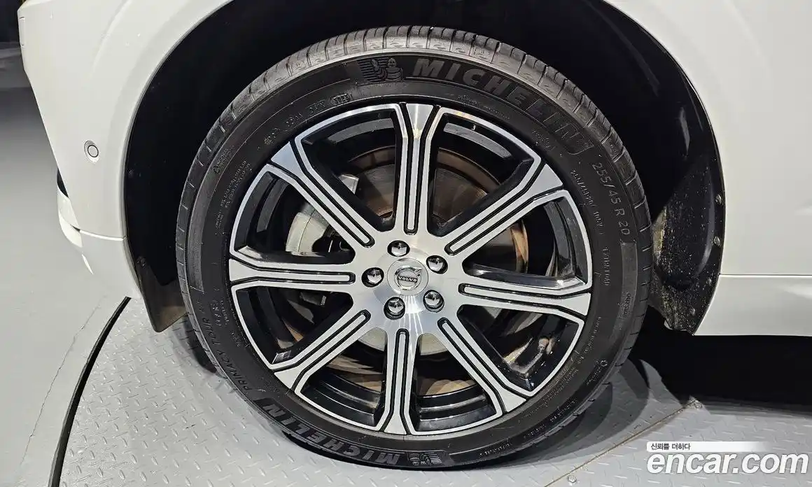 Volvo XC60 2019 2.0 автомат (гидро), фото 5