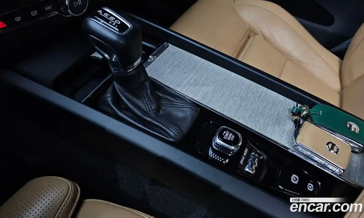 Volvo XC60 2019 2.0 автомат (гидро), фото 9