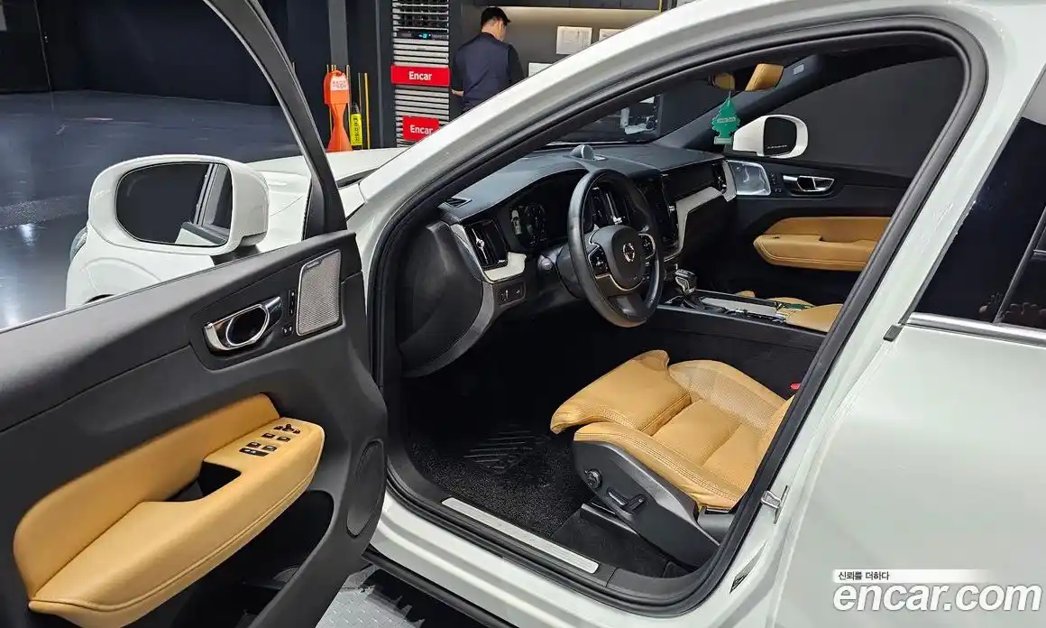 Volvo XC60 2019 2.0 автомат (гидро), фото 10