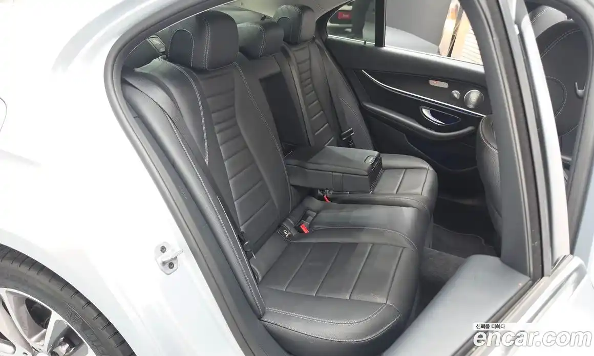 Mercedes-Benz E-Class 2018 2.0 автомат (гидро), фото 17