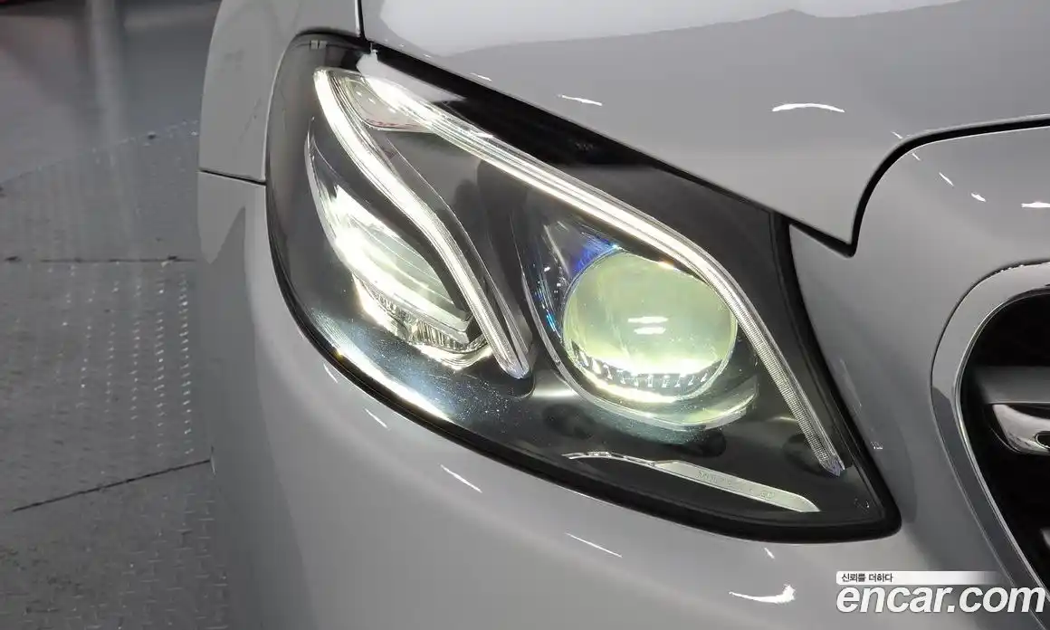 Mercedes-Benz E-Class 2018 2.0 автомат (гидро), фото 8