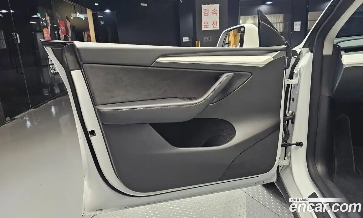 Tesla Model Y 2023 0.2 гидро, фото 14