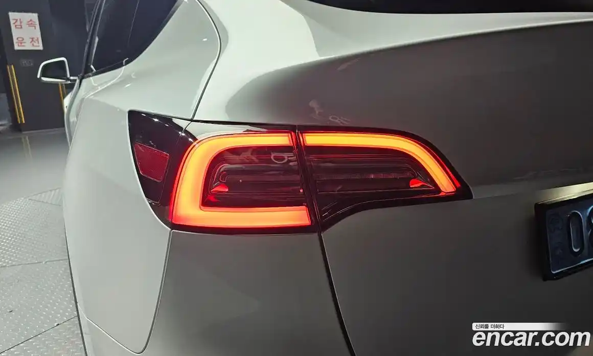 Tesla Model Y 2023 0.2 гидро, фото 9