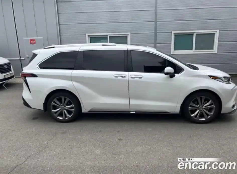 Toyota Sienna 2024 2.5 гидро, фото 3