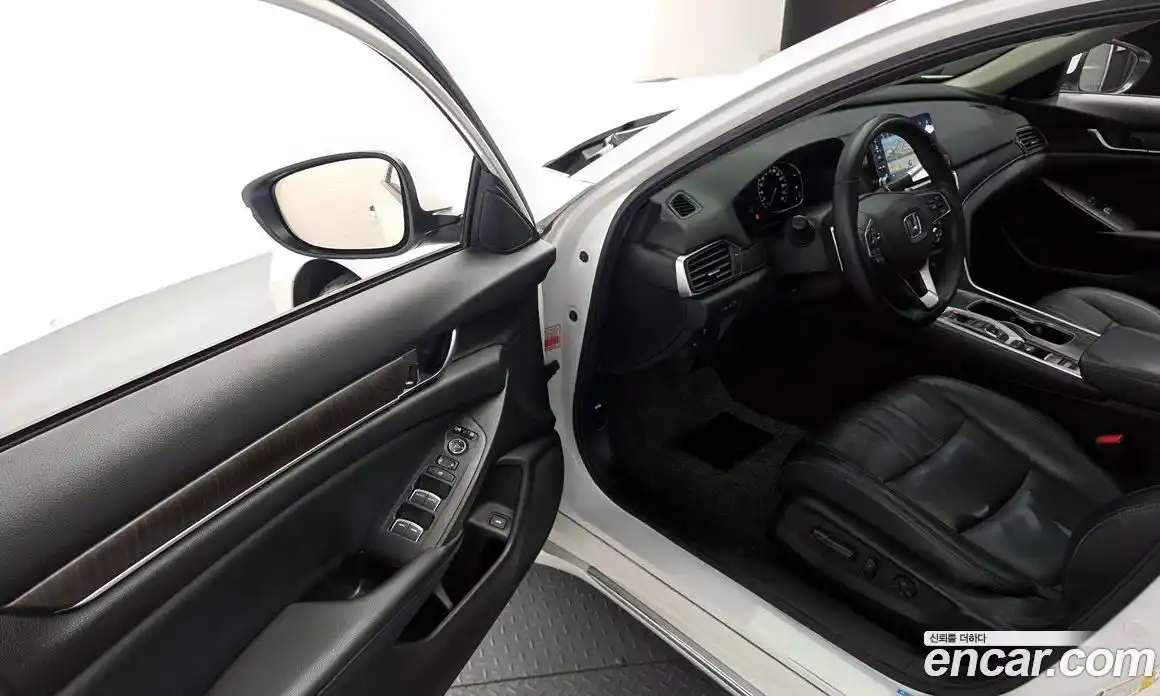 Honda Accord 2018 2.0 автомат (гидро), фото 10