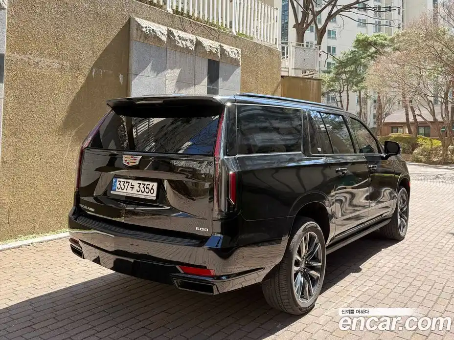 Cadillac Escalade 2022 6.2 гидро, фото 2