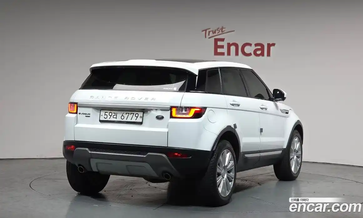 Land Rover Range Rover Evoque 2018 2.0 автомат (гидро), фото 2