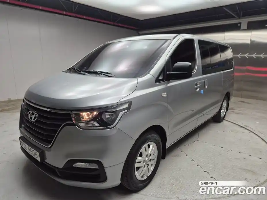 Hyundai Starex 2019 2.5 автомат (гидро), фото 1