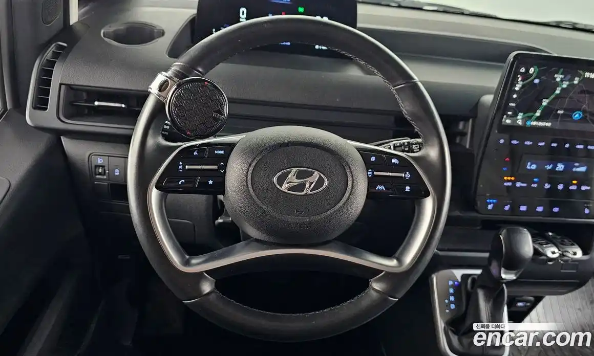 Hyundai Staria 2023 2.2 автомат (гидро), фото 13
