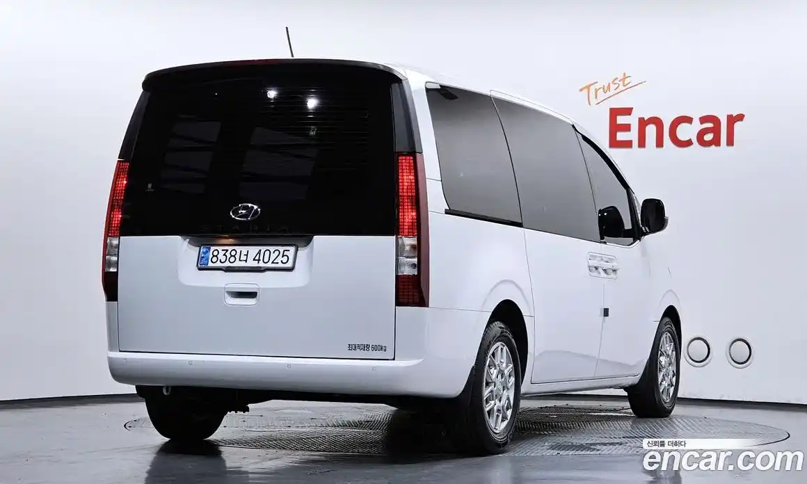 Hyundai Staria 2023 2.2 автомат (гидро), фото 3