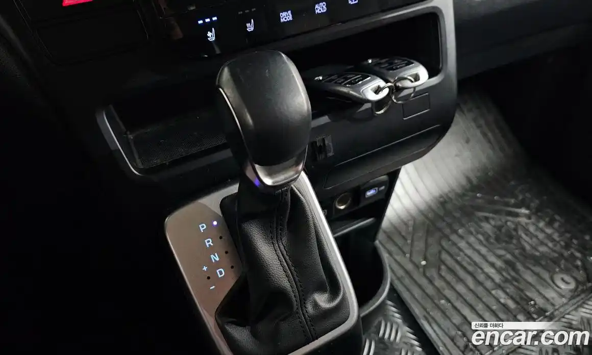 Hyundai Staria 2023 2.2 автомат (гидро), фото 9