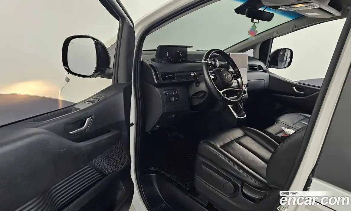 Hyundai Staria 2023 2.2 автомат (гидро), фото 10