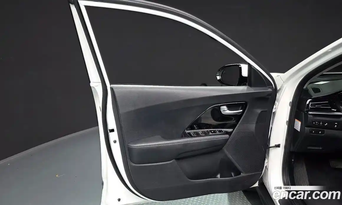 Kia Niro 2021 0.2 автомат (гидро), фото 14