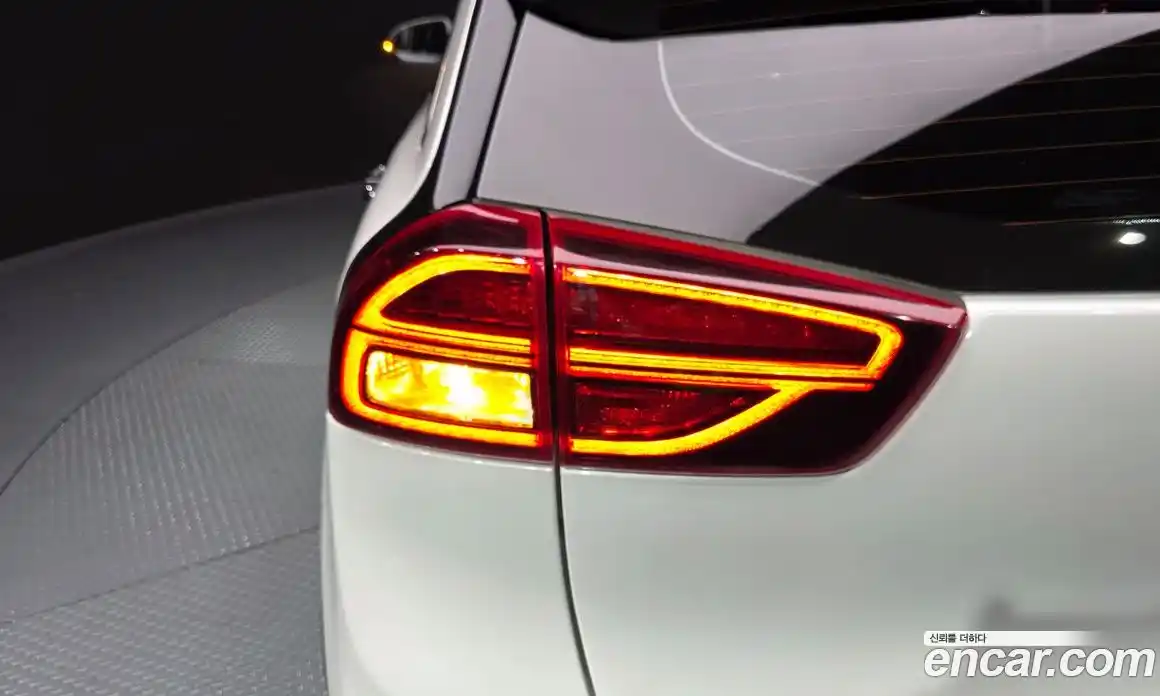 Kia Niro 2021 0.2 автомат (гидро), фото 9