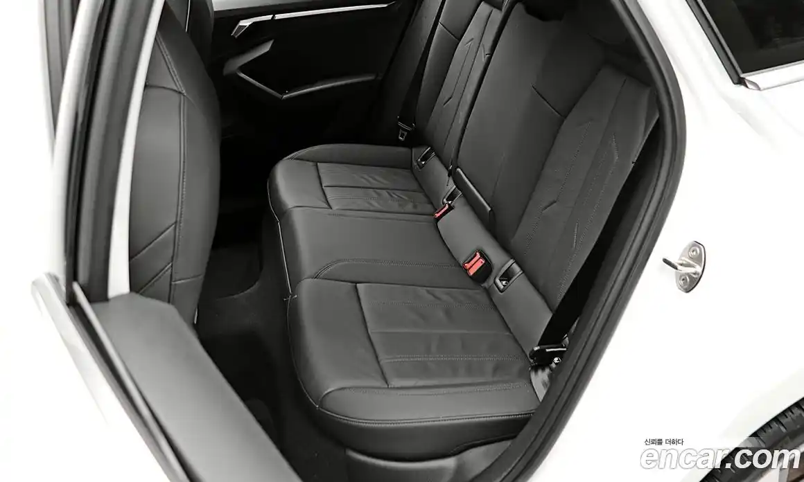 Audi A3 2023 2.0 автомат (гидро), фото 13