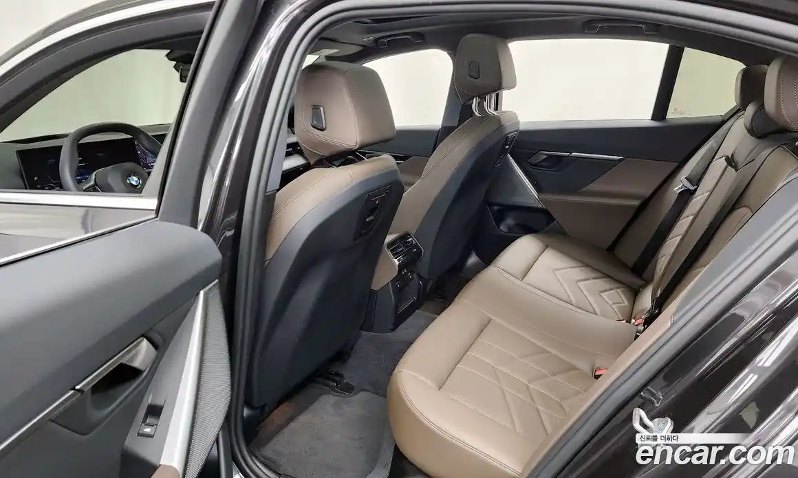 BMW 5 серия 2024 2.0 автомат (гидро), фото 16