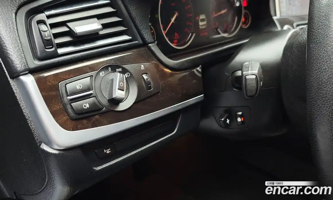 BMW 5 серия 2013 2.0 автомат (гидро), фото 16