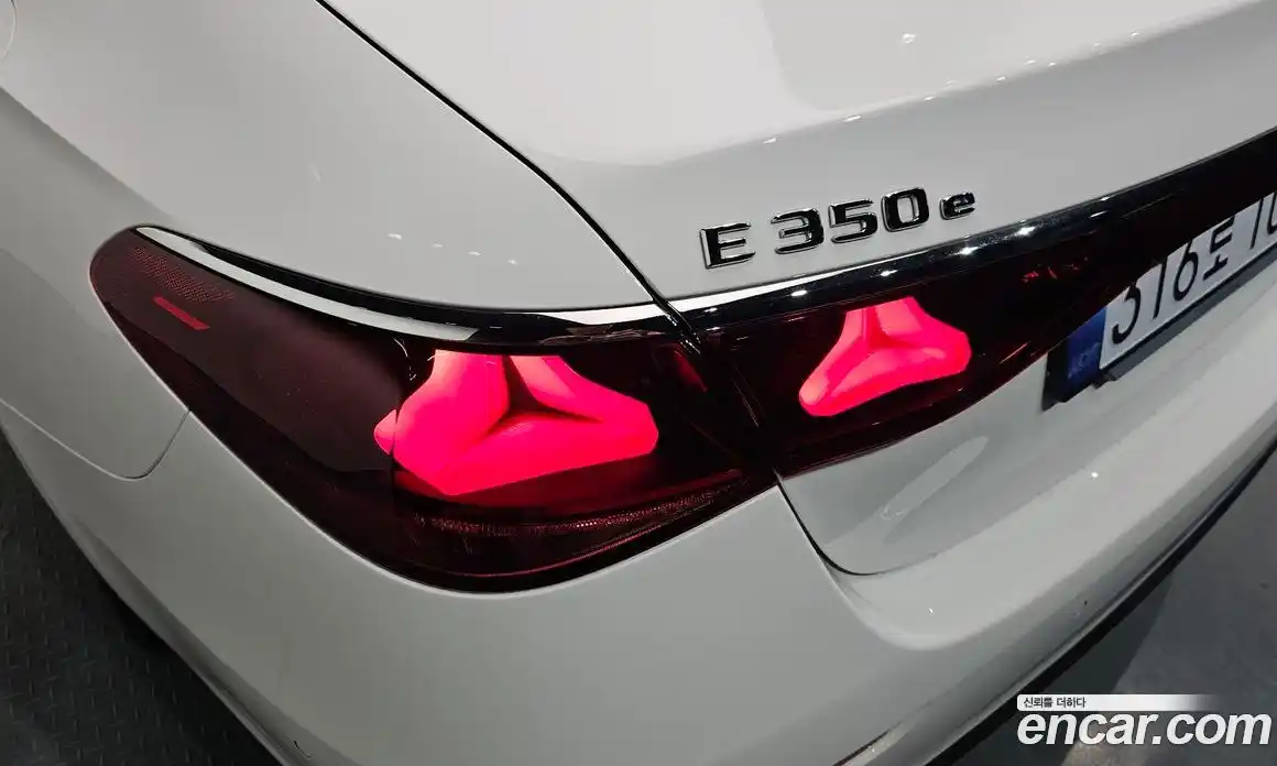 Mercedes-Benz E-Class 2025 2.0 автомат (гидро), фото 9