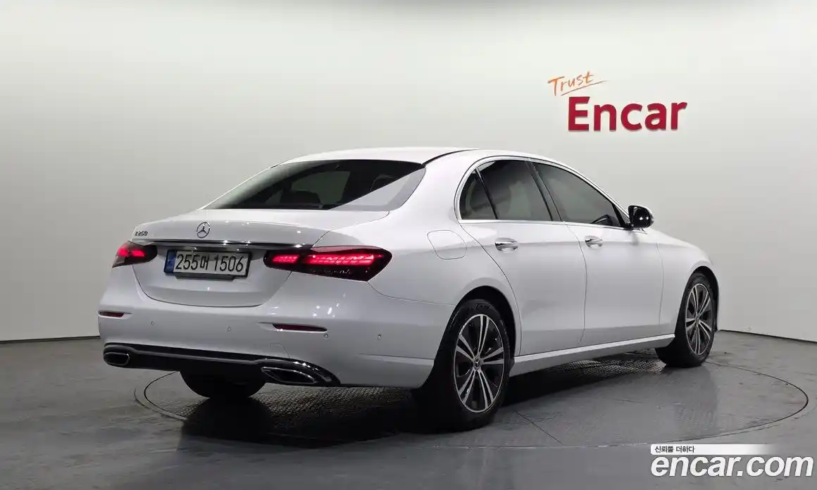 Mercedes-Benz E-Class 2021 2.0 автомат (гидро), фото 2