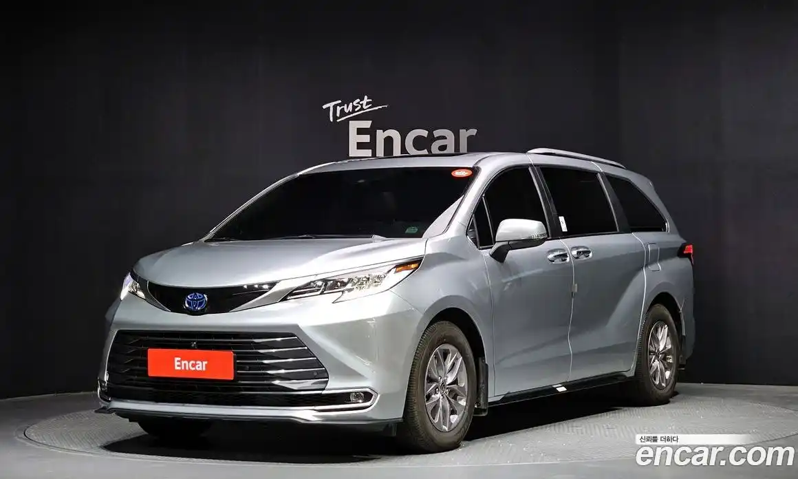 Toyota Sienna 2024 2.5 гидро, фото 1