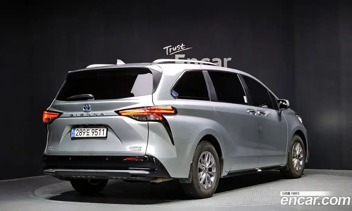 Toyota Sienna 2024 2.5 гидро, фото 2