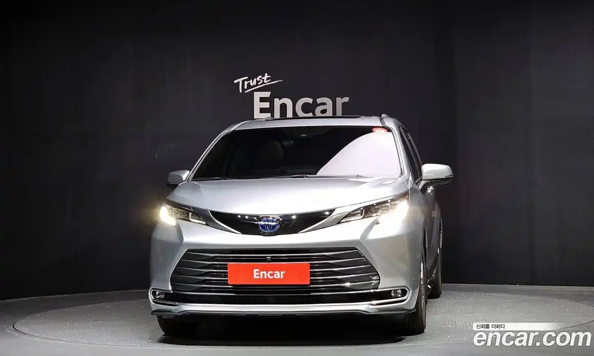 Toyota Sienna 2024 2.5 гидро, фото 3
