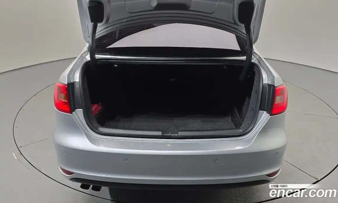 Volkswagen Jetta 2013 2.0 автомат (гидро), фото 17