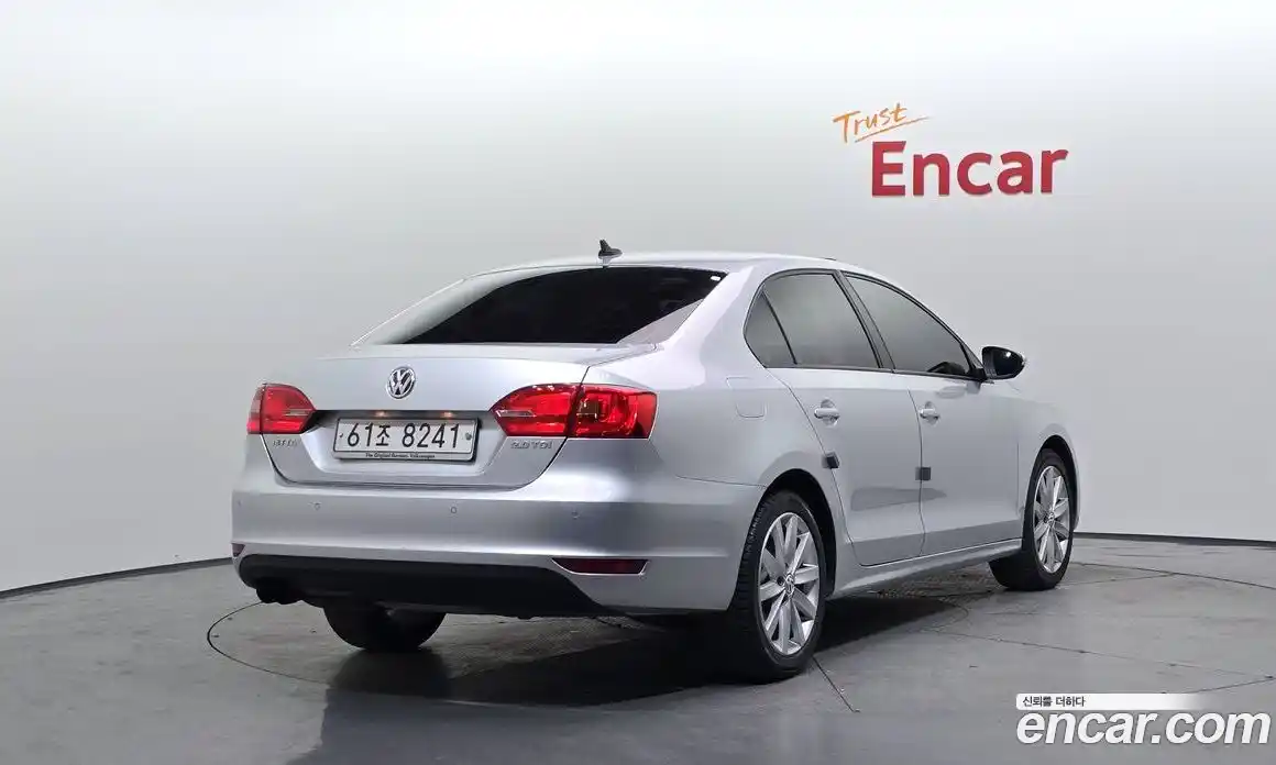 Volkswagen Jetta 2013 2.0 автомат (гидро), фото 2