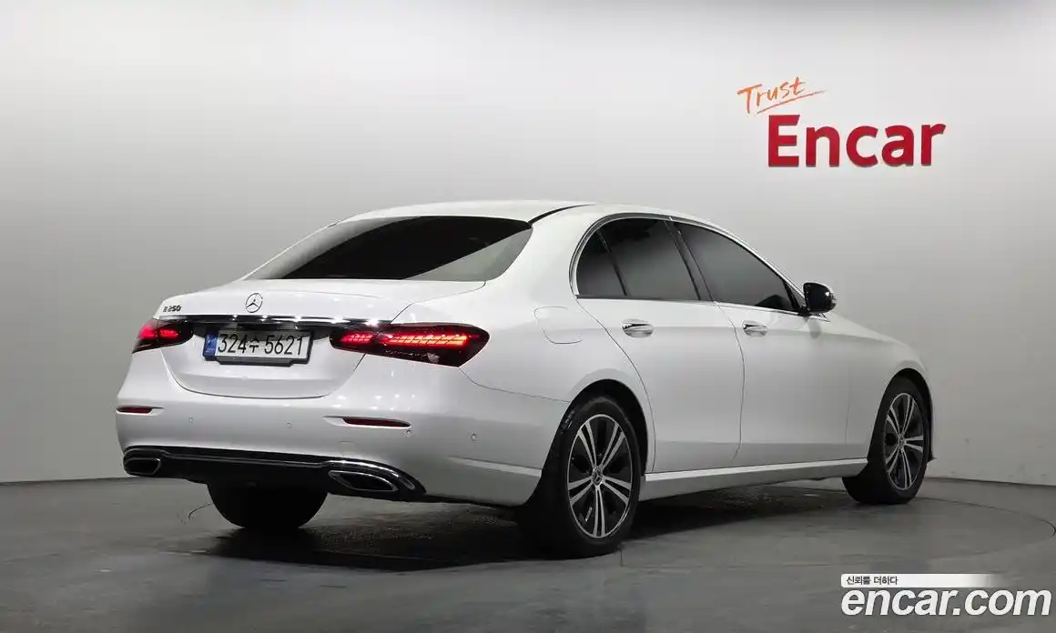 Mercedes-Benz E-Class 2021 2.0 автомат (гидро), фото 2