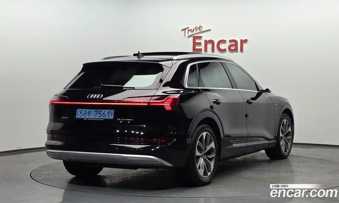 Audi e-tron 2022 0.2 автомат (гидро), фото 1