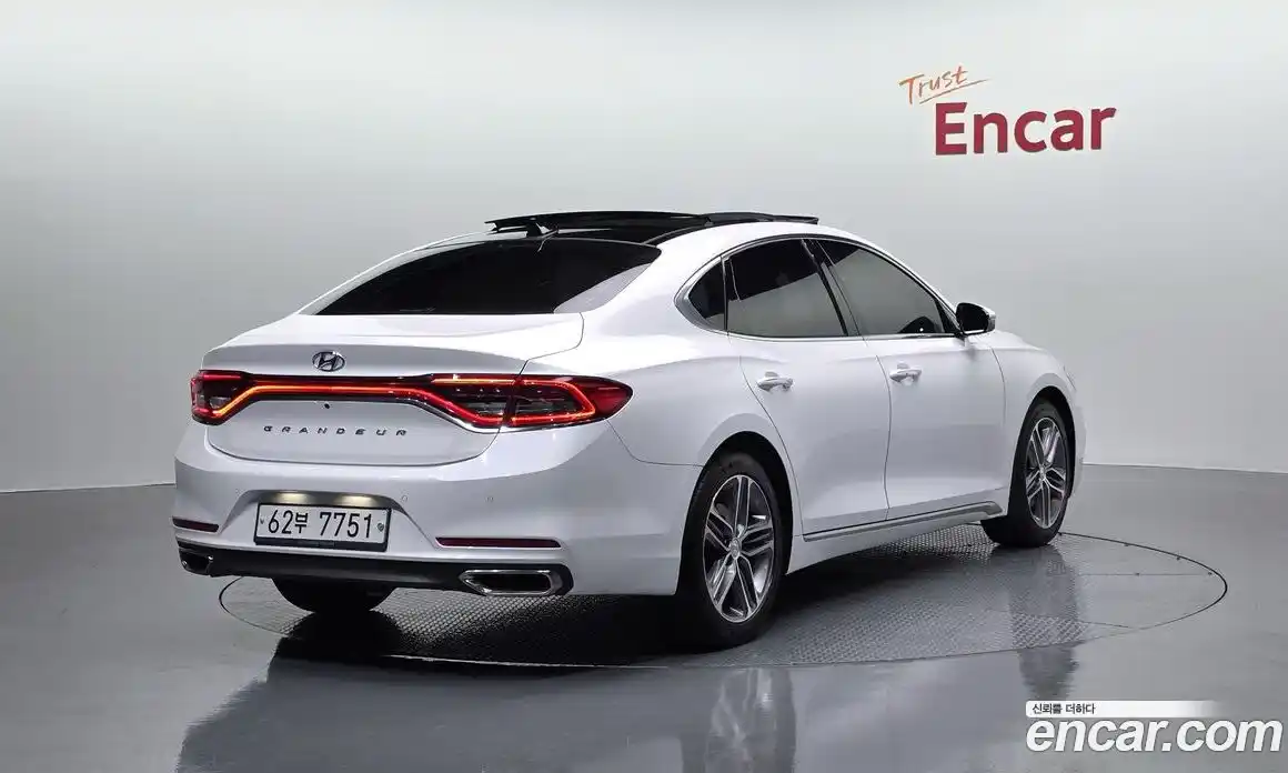 Hyundai Grandeur 2018 2.4 автомат (гидро), фото 2
